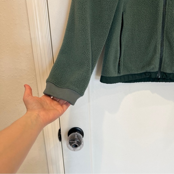 The North Face Women’s 2 tone green jacket - Picture 3 of 5